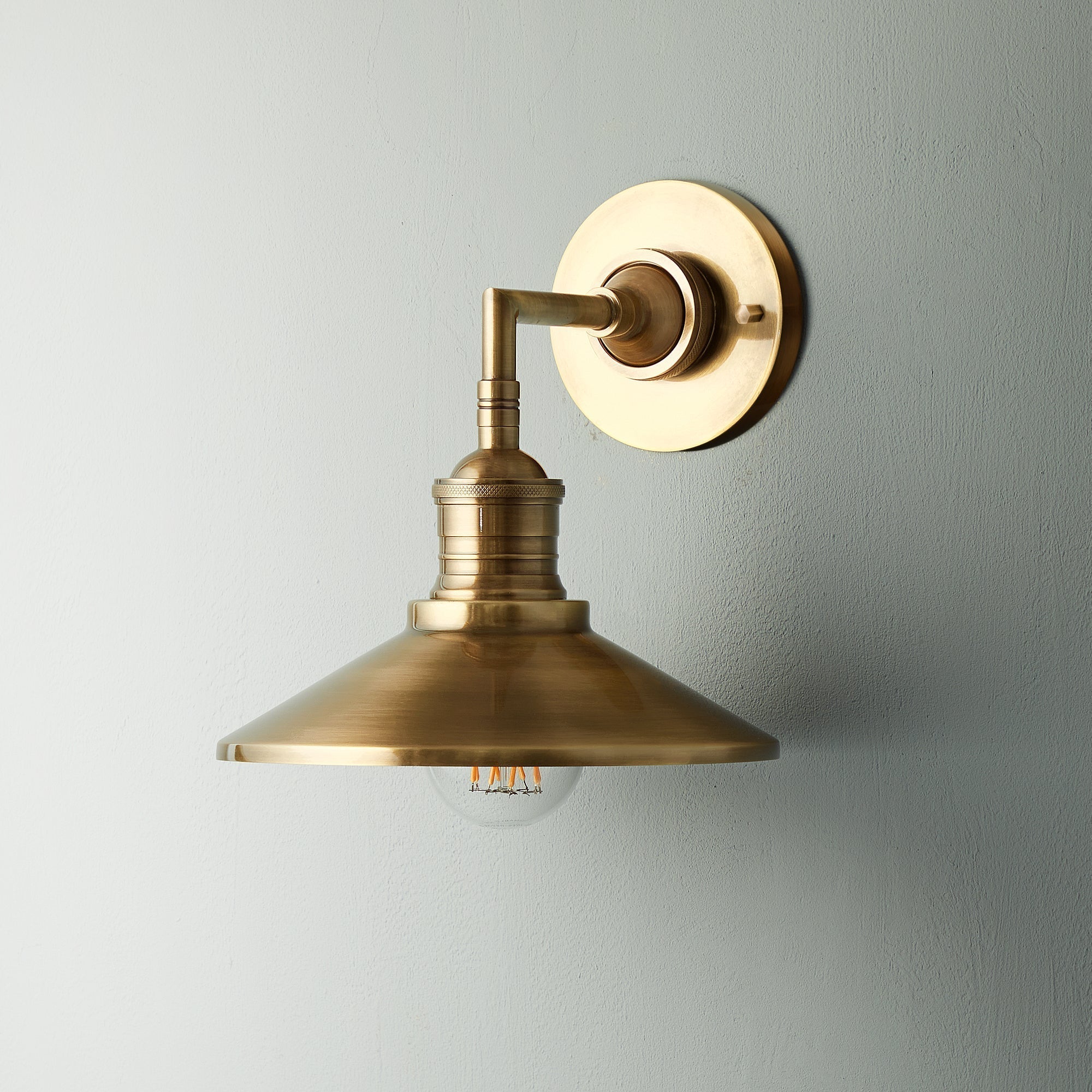 Antique Brass Indoor Wall Lamp with Conical Shade – Stylish Wall Sconce for Kitchens and Hallways 3