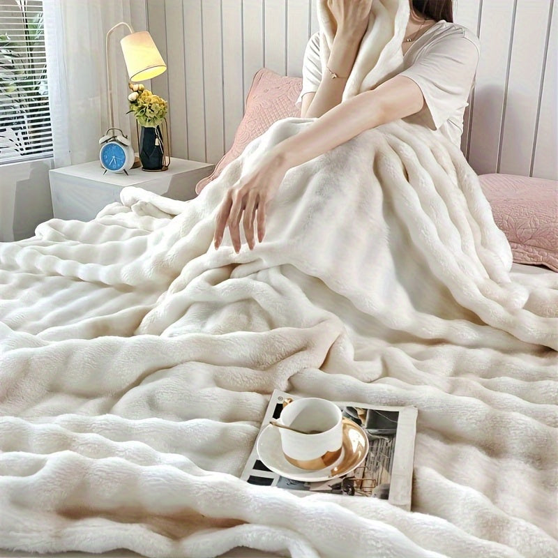 Cozy Coral Fleece Blanket β Soft Fluffy Throw for All Seasons, Perfect for Bed, Sofa, and Outdoor Use 8