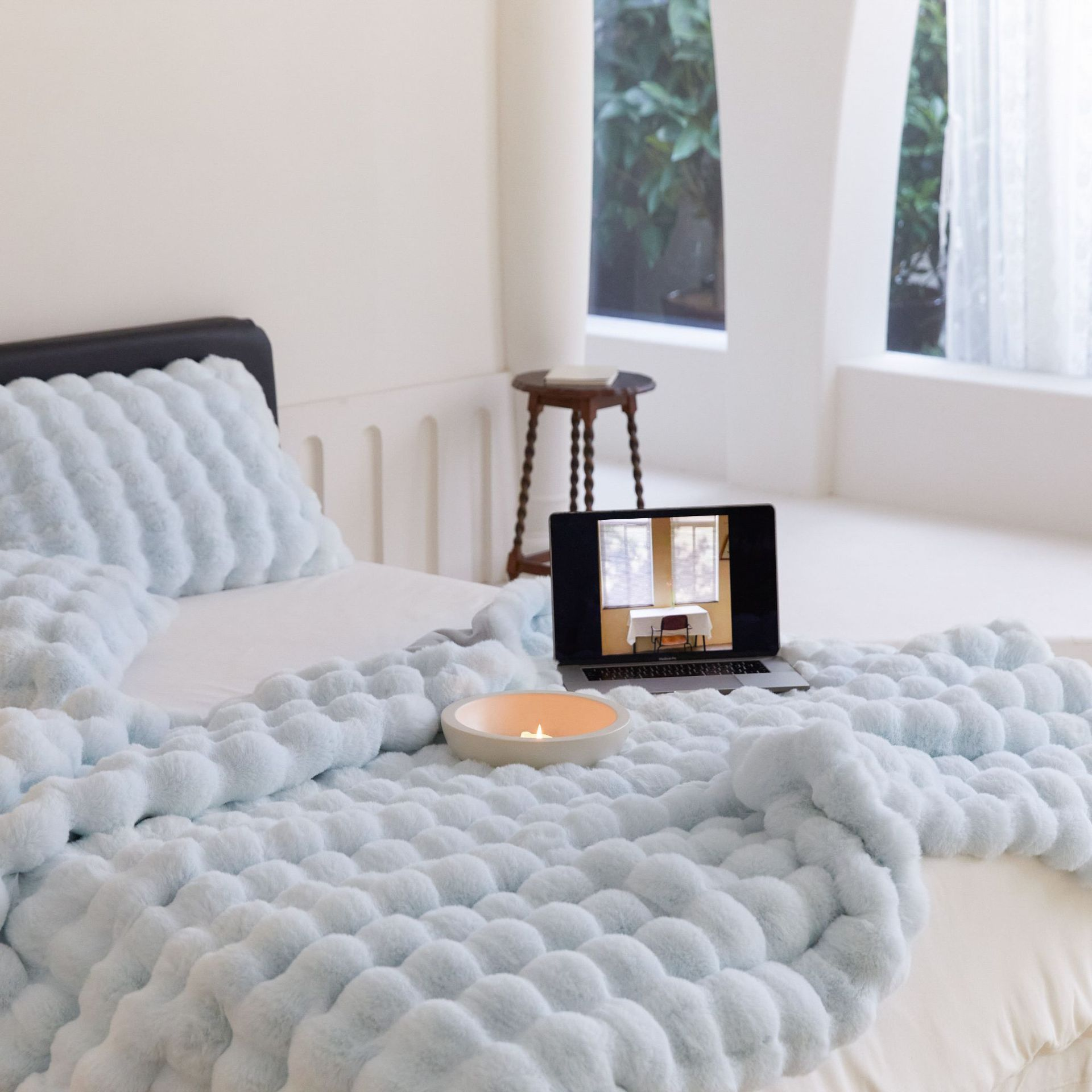 Double-Sided Fleece Blanket - Soft Faux Rabbit Fleece Throw for All Seasons, Warm and Cozy 4