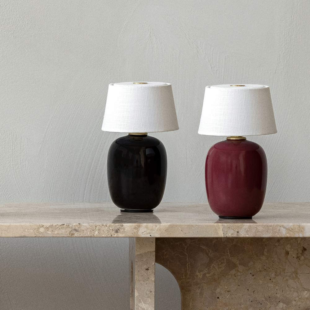 Elegant Ceramic Table Lamp with Touch Control and USB Charging – Black and Gold Accent Bedside or Desk Lamp for Living Room 8