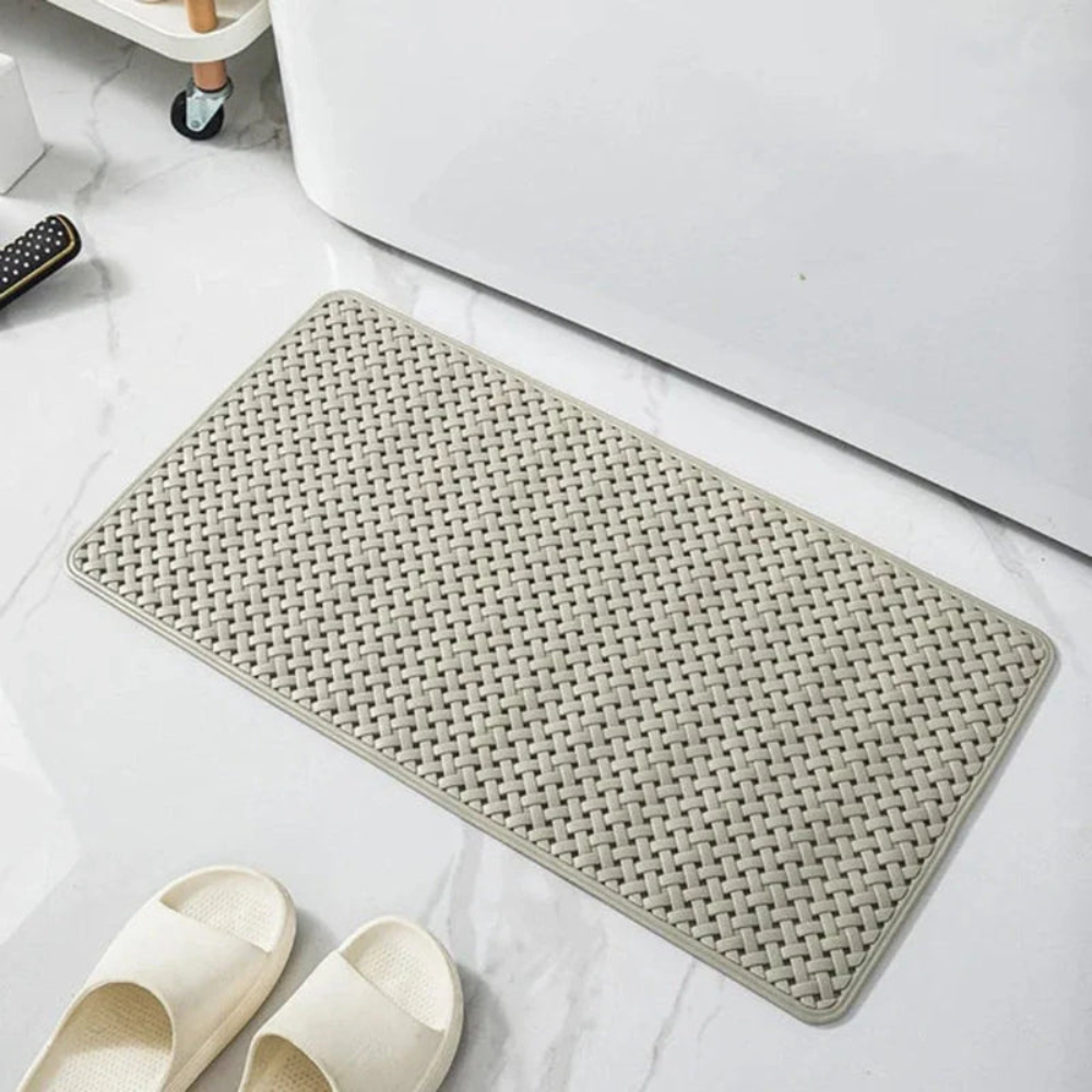 Non-Slip Bathtub Mat with Strong Suction Cups – Waterproof PVC Safety Mat for Showers and Elderly Use 4