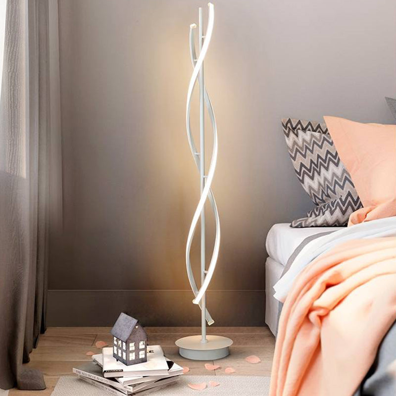 Postmodern Linear Floor Lamp in Black and White – Elegant Acrylic Shade for Modern Interiors 4