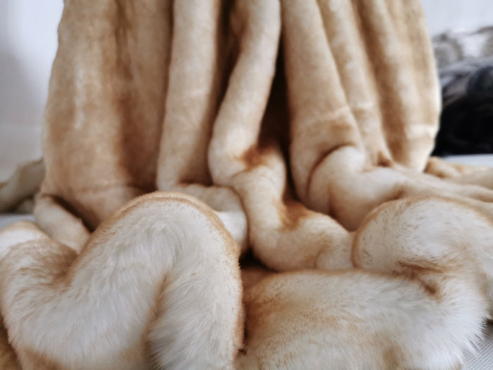 Premium Faux Velvet Blanket and Bed Throw – Cozy Plush Design in Gold and White, Heavyweight, Washable, Anti-Mould 6