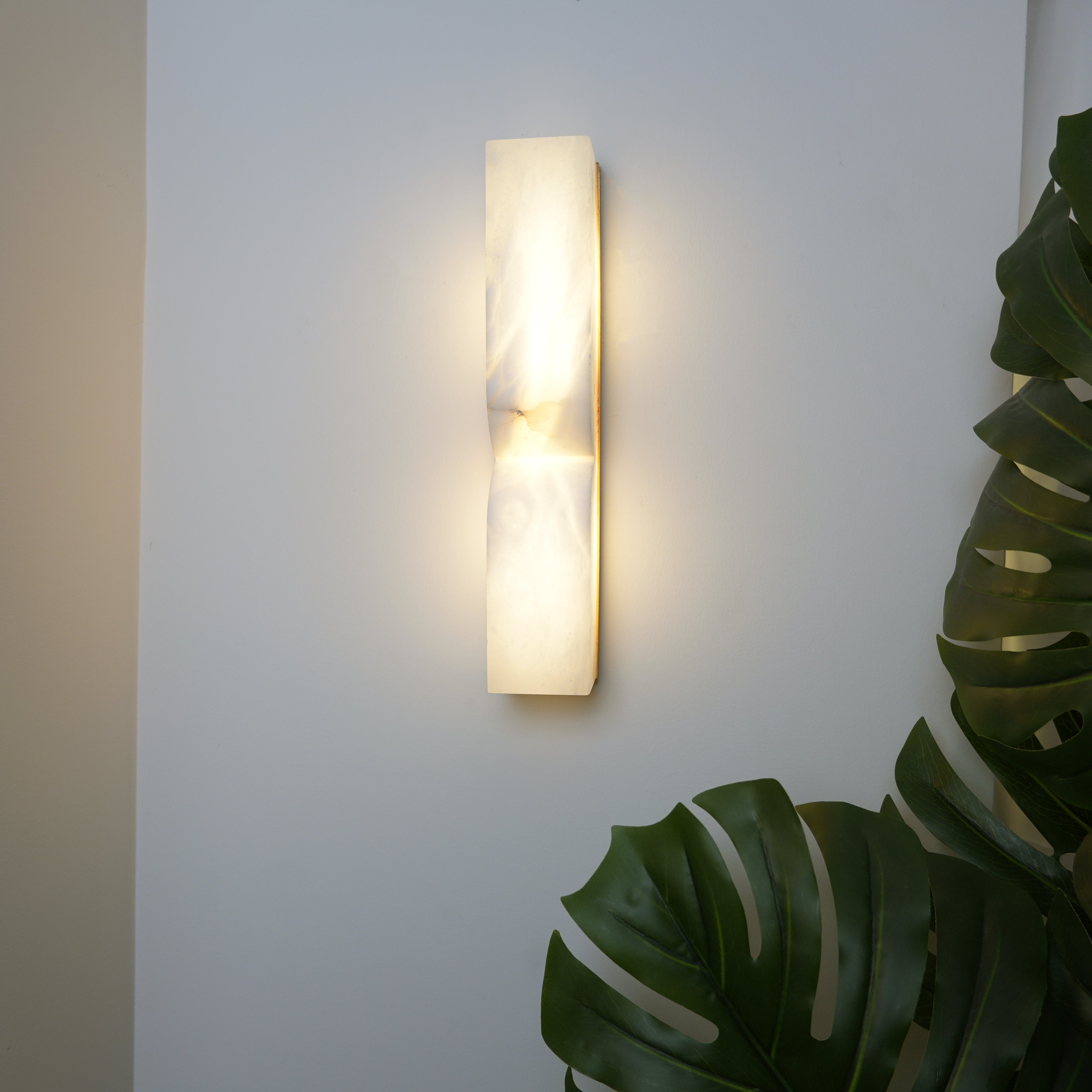 Rectangular Alabaster Wall Sconce with Integrated LED Lighting – Elegant Wall Lamp for Hallways and Living Rooms 8