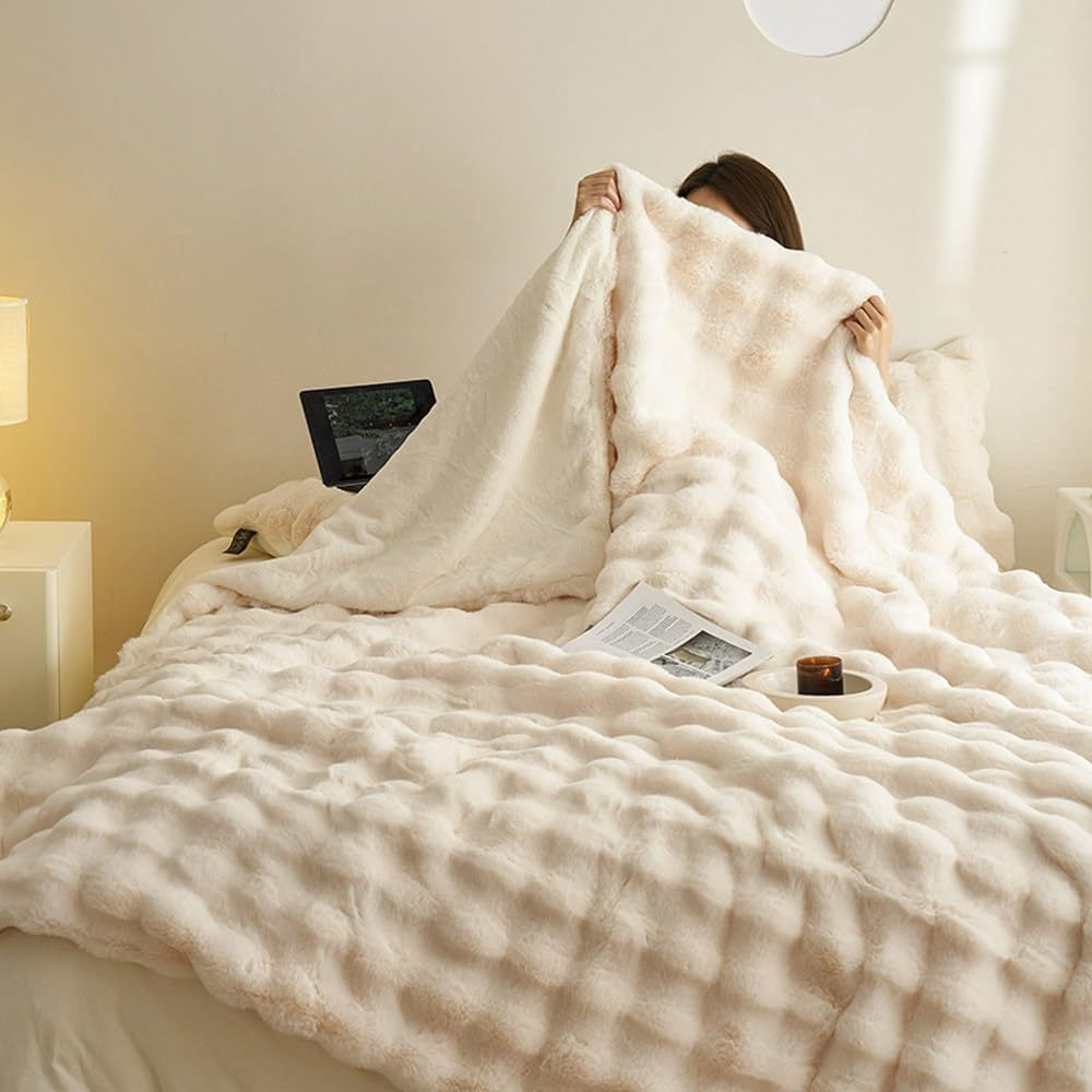 Double-Sided Fleece Blanket - Soft Faux Rabbit Fleece Throw for All Seasons, Warm and Cozy 0