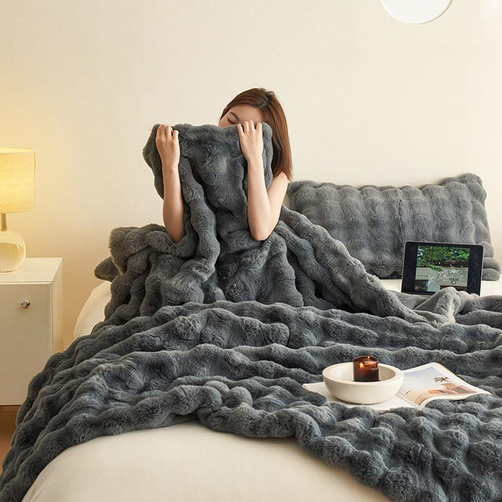 Double-Sided Fleece Blanket - Soft Faux Rabbit Fleece Throw for All Seasons, Warm and Cozy 1