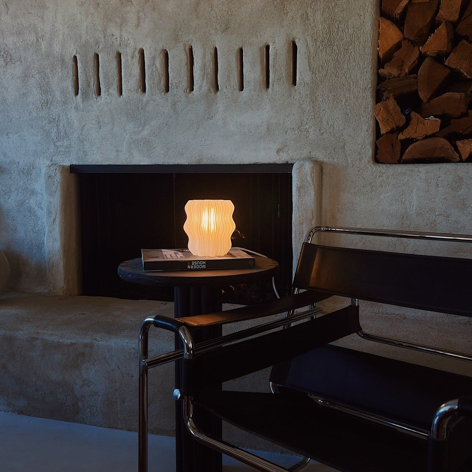 Mini Wavy Cordless Table Lamp – Stylish Bedside Lamp, Sculptural Accent Light for Small Spaces 3