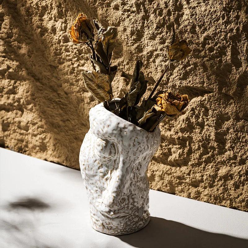 Modern Ceramic Flower Vase with Abstract Face Design – Decorative Home Accent for Unique Floral Arrangements 1