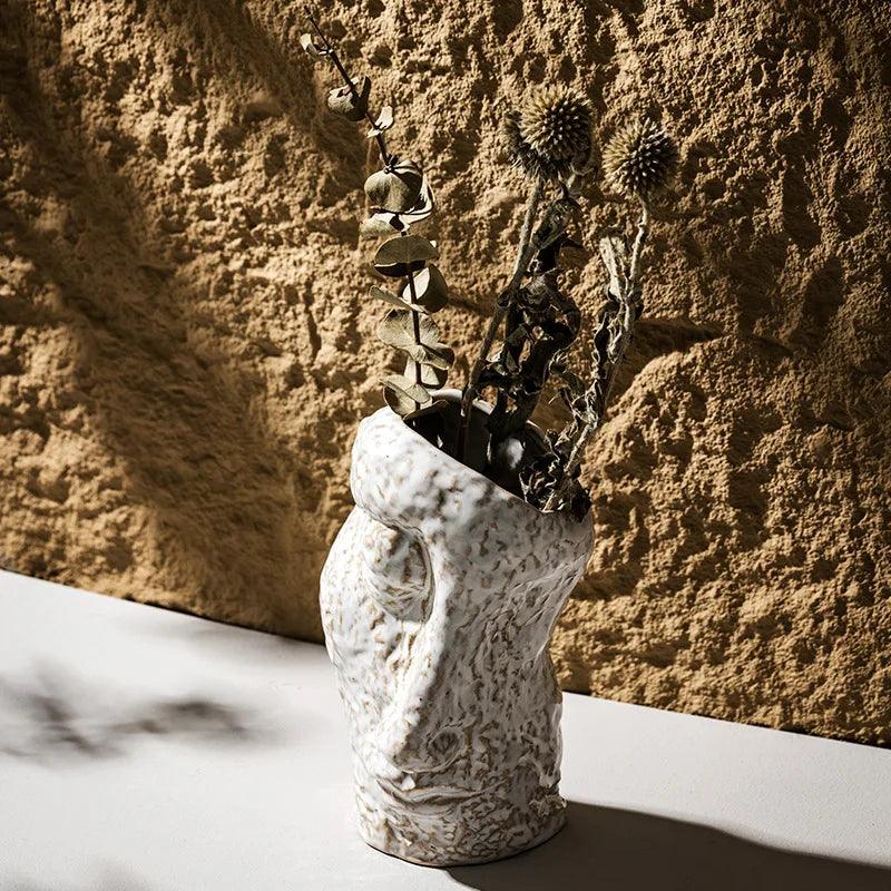 Modern Ceramic Flower Vase with Abstract Face Design – Decorative Home Accent for Unique Floral Arrangements 3