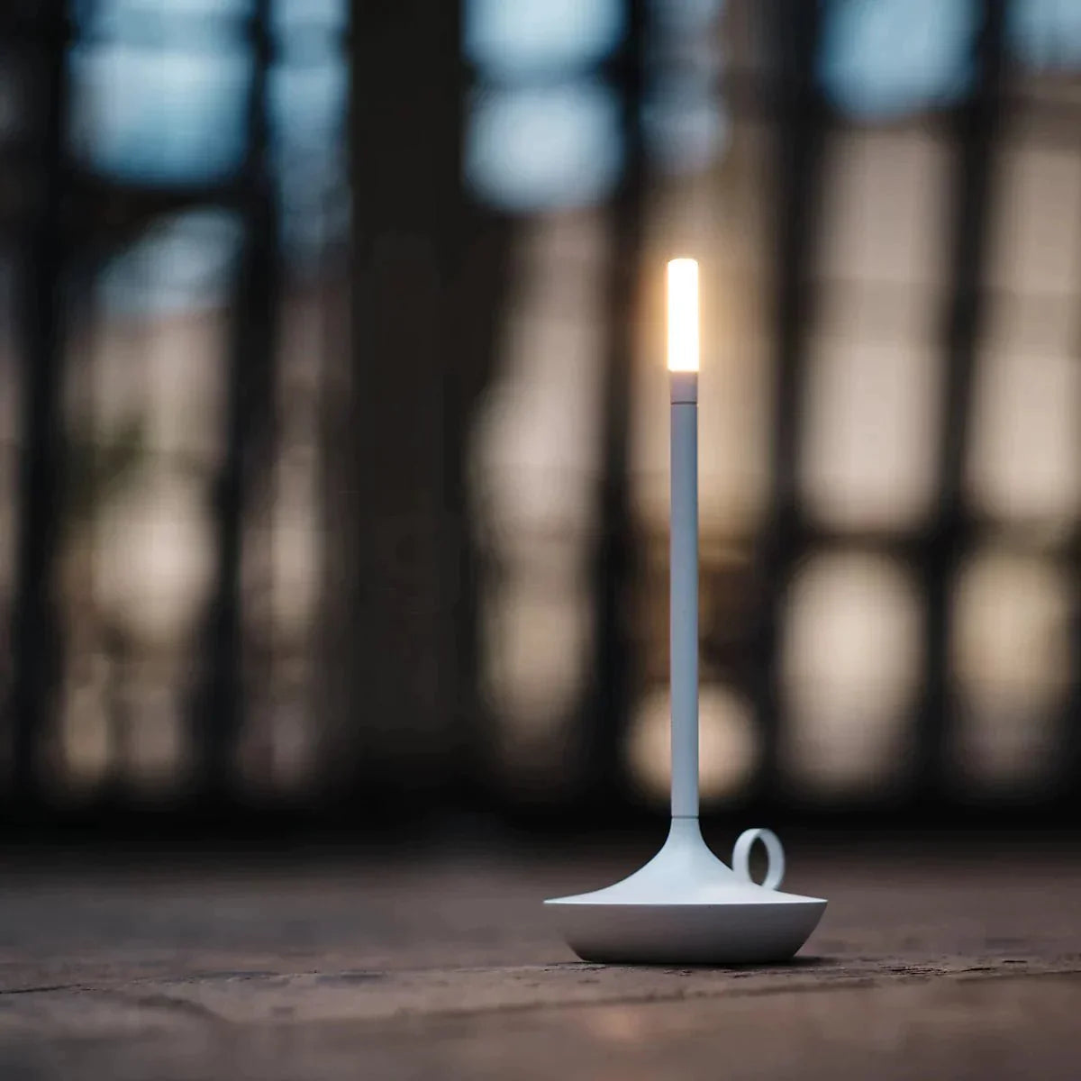 Modern LED Table Lamp with Dimmable Candlelight Glow – Cordless Aluminium Bedside or Desk Lamp 4