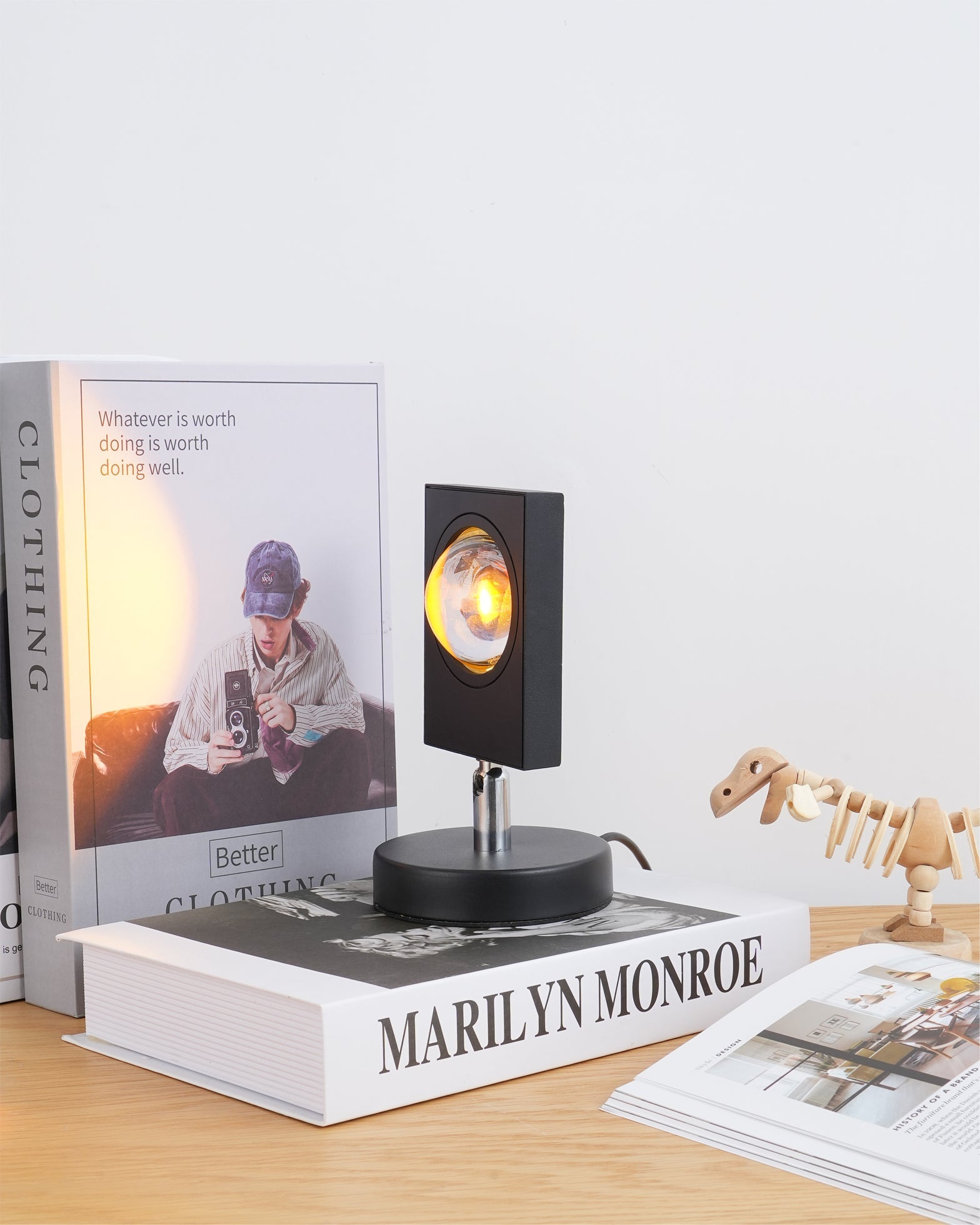 Modern Table Lamp with Color Projection – Anodized Aluminum LED Bedside Lamp in Sunset Red for Living Room or Bedroom 4