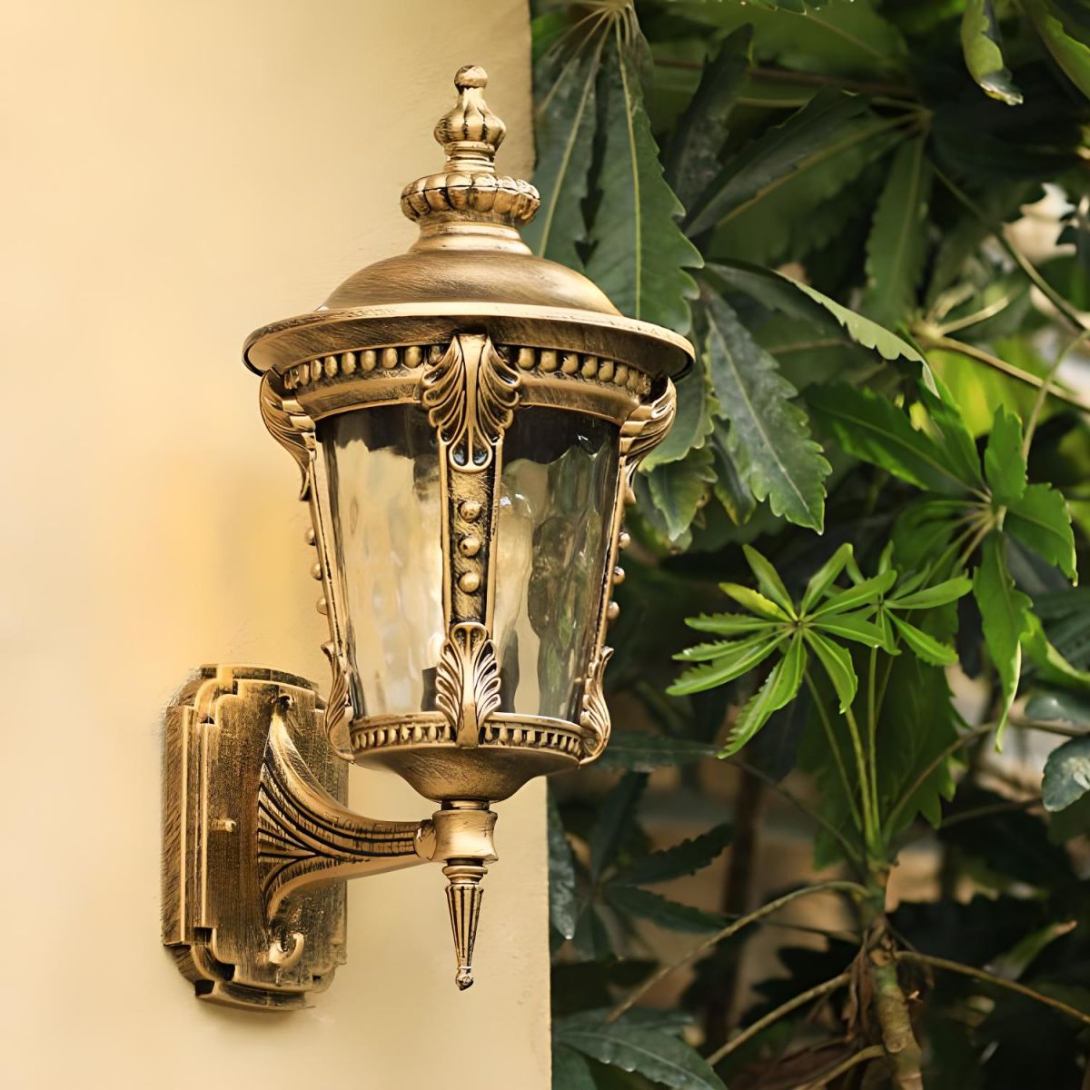 Outdoor Vintage Glass Wall Light Lantern – Elegant Aluminum and Glass Sconce for Patios and Gardens