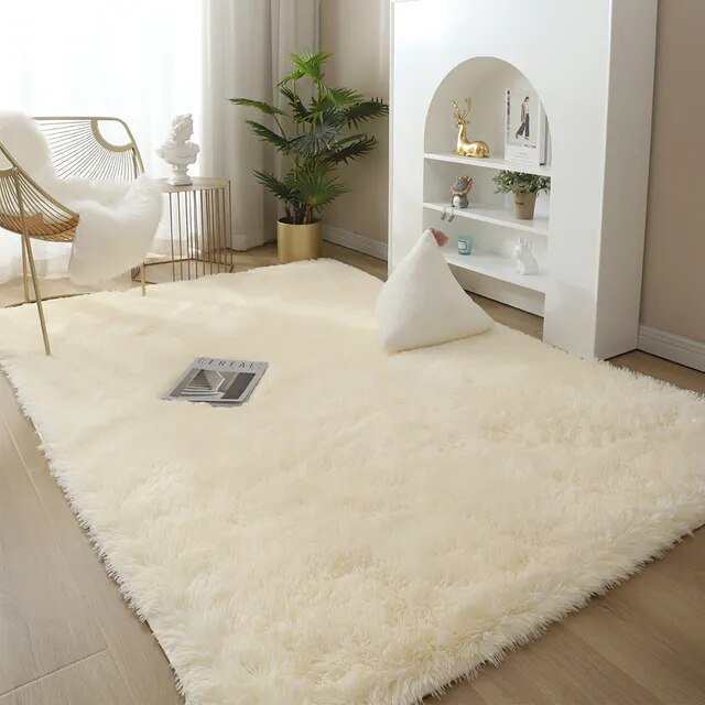 Plush Carpet with Non-Slip Backing and Modern Wilton Style