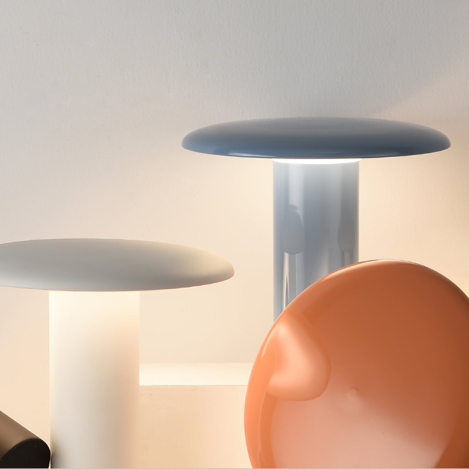 Portable Battery Table Lamp with Integrated LED – Lightweight Cordless Design for Home and Office 7