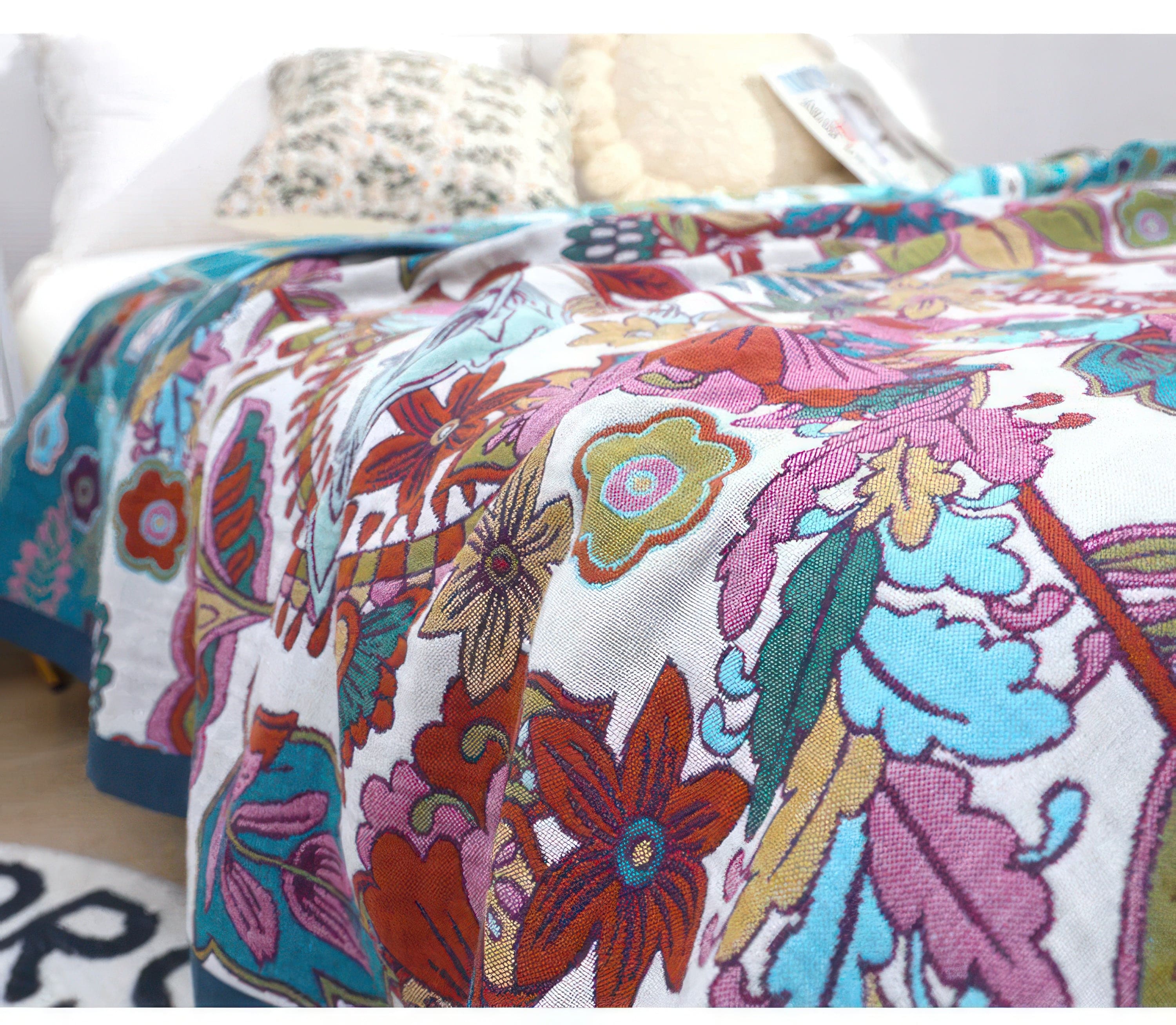 Reversible Floral Cotton Blanket – Soft and Breathable Throw for Home Decor, Lightweight and Machine Washable 3