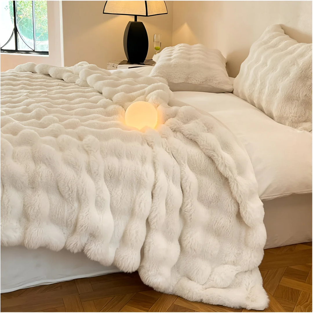 Ultra-Soft Fleece Blanket, Lightweight Plaid Throw for Home and Travel, Cozy Fluffy Design 1